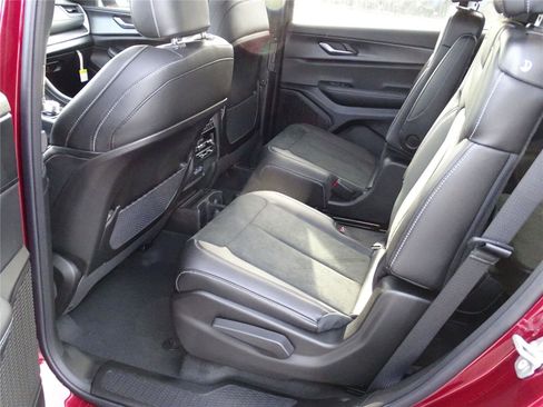 Used 2025 Jeep Grand Cherokee L Altitude image 22