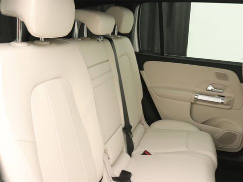 New 2025 Mercedes-Benz GLB 250 image 10