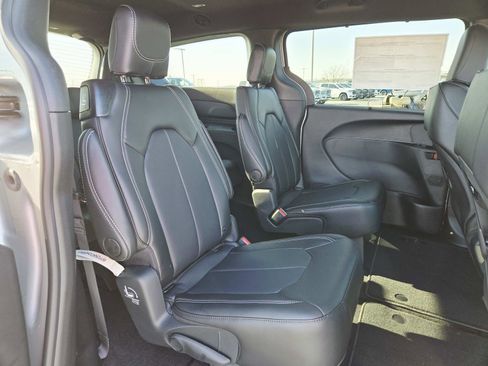New 2026 Chrysler Pacifica Select w/ S Appearance Package image 16