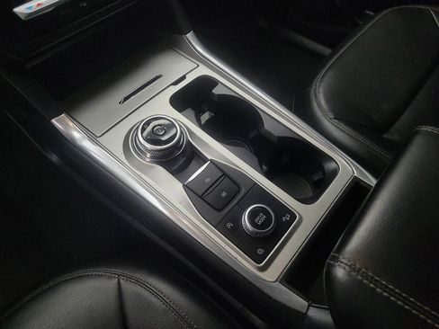 Used 2020 Ford Explorer XLT w/ Equipment Group 202A AWD/4WD image 26