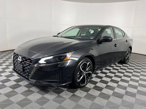 Used 2024 Nissan Altima 2.5 SR FWD image 6