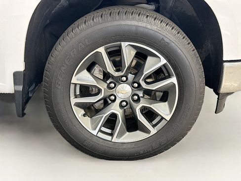 Used 2023 Chevrolet Silverado 1500 LT AWD/4WD image 34