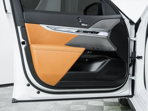 Used 2023 BMW 740i w/ Parking Assistance Package image 67