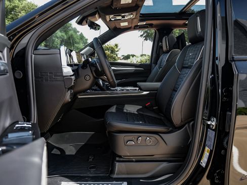 Used 2026 Cadillac Escalade V w/ LPO, ONYX Package image 34