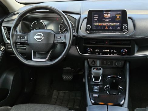 Used 2025 Nissan Rogue SV FWD image 12