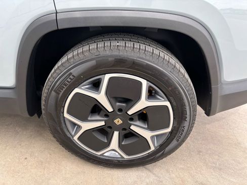 Used 2023 Rivian R1S Adventure image 9