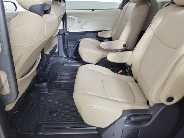 Used 2021 Toyota Sienna XLE FWD image 12