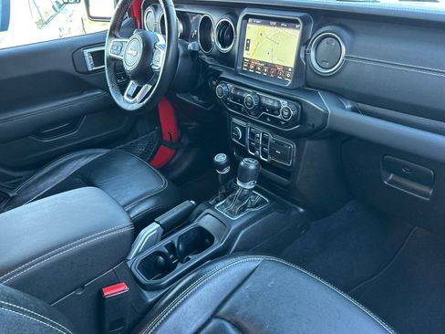Used 2022 Jeep Wrangler Unlimited Sahara w/ Cold Weather Group AWD/4WD image 17