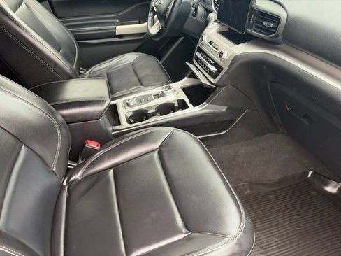 Used 2021 Ford Explorer XLT w/ Equipment Group 202A AWD/4WD image 40