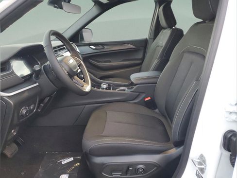 New 2025 Jeep Grand Cherokee Laredo w/ Luxury Tech Group I image 15