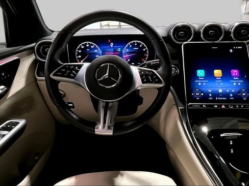 Used 2025 Mercedes-Benz GLC 300 4MATIC image 6