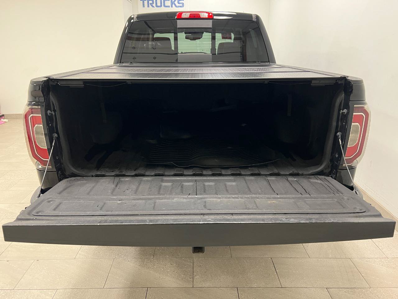 Used 2018 GMC Sierra 1500 SLT AWD/4WD image 18