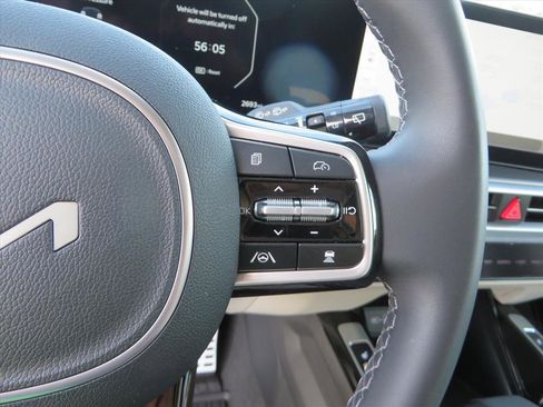 Used 2025 Kia Sorento SX image 19