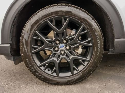 Used 2025 Ford Explorer Platinum w/ Ultimate Package image 9