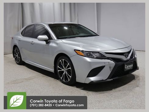 Used 2018 Toyota Camry SE w/ Audio Package FWD image 1