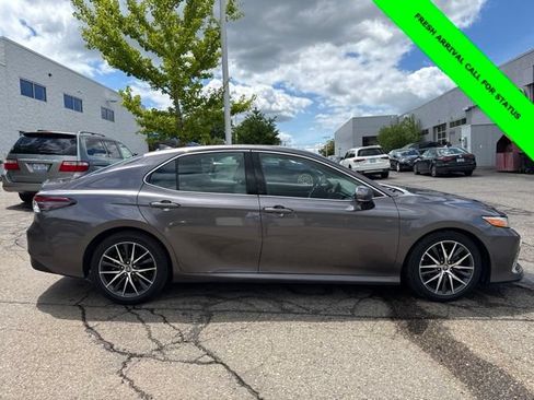 Used 2022 Toyota Camry XLE FWD image 11