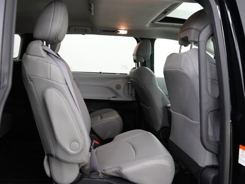 Used 2025 Toyota Sienna XLE w/ XLE Plus Package AWD/4WD image 14