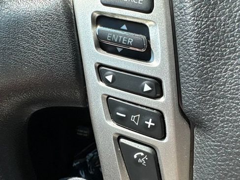 Used 2017 Nissan Titan SV AWD/4WD image 14