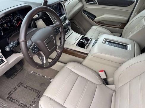 Used 2019 GMC Yukon XL Denali w/ Denali Ultimate Package AWD/4WD image 9