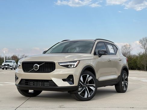 New 2026 Volvo XC40 B5 Plus w/ Protection Package Premier image 2