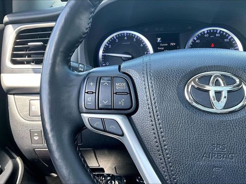 Used 2018 Toyota Highlander Limited Platinum AWD/4WD image 24