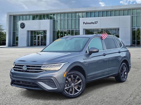 Certified 2022 Volkswagen Tiguan SE image 3