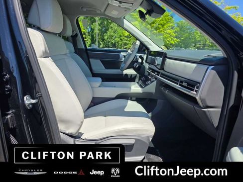 Used 2024 Hyundai Santa Fe SEL AWD/4WD image 30