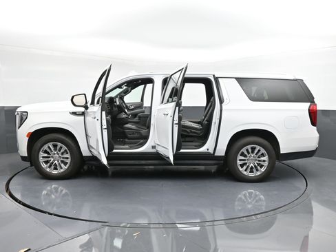 Used 2024 GMC Yukon XL SLT image 46