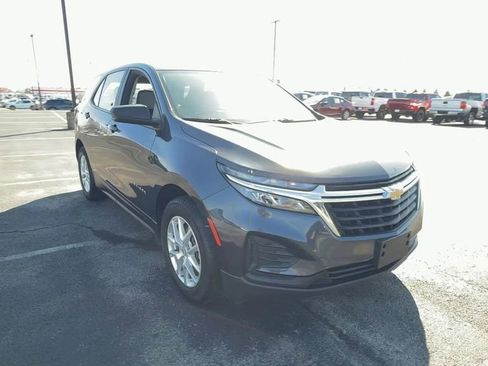 Used 2022 Chevrolet Equinox LS FWD image 2