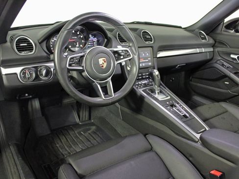 Used 2021 Porsche 718 Boxster image 4