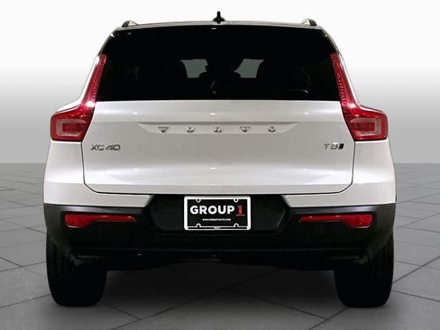Used 2021 Volvo XC40 T5 R-Design w/ Advanced Package AWD/4WD image 4