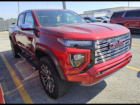 Used 2025 GMC Canyon Denali AWD/4WD image 2