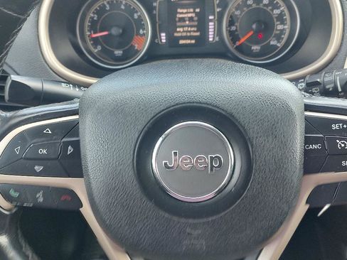 Used 2015 Jeep Cherokee Latitude AWD/4WD image 13