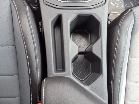New 2025 Volkswagen Jetta SE FWD image 13
