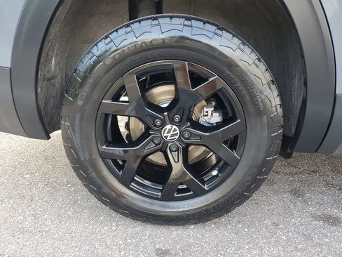 Used 2024 Volkswagen Atlas Peak Edition SE AWD/4WD image 5