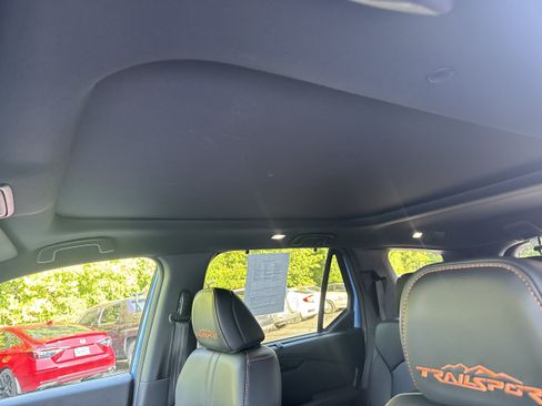 Used 2023 Honda Pilot TrailSport image 7