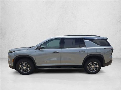 Used 2026 Chevrolet Traverse LT FWD image 9