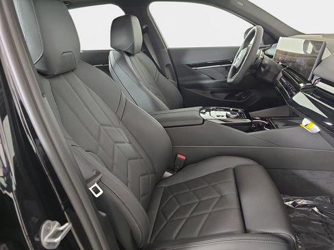 New 2026 BMW 530i xDrive w/ M Sport Package AWD/4WD image 9