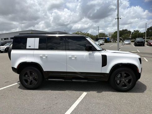 Used 2024 Land Rover Defender 110 X-Dynamic SE AWD/4WD image 6