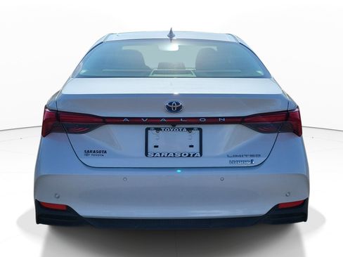 Used 2019 Toyota Avalon Limited w/ Advanced Safety Package FWD image 5