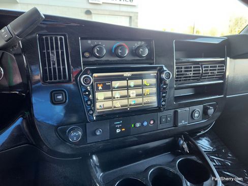 Used 2021 Chevrolet Express 3500 LS w/ Chrome Appearance Package RWD image 45