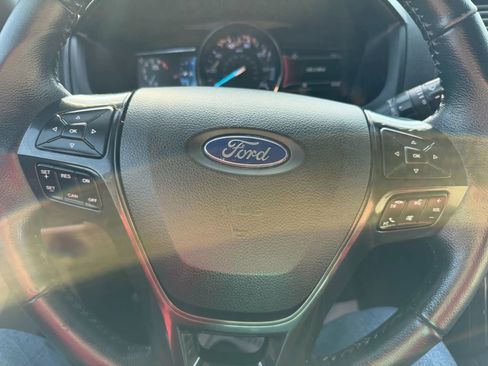 Used 2018 Ford Explorer XLT w/ Equipment Group 202A image 7