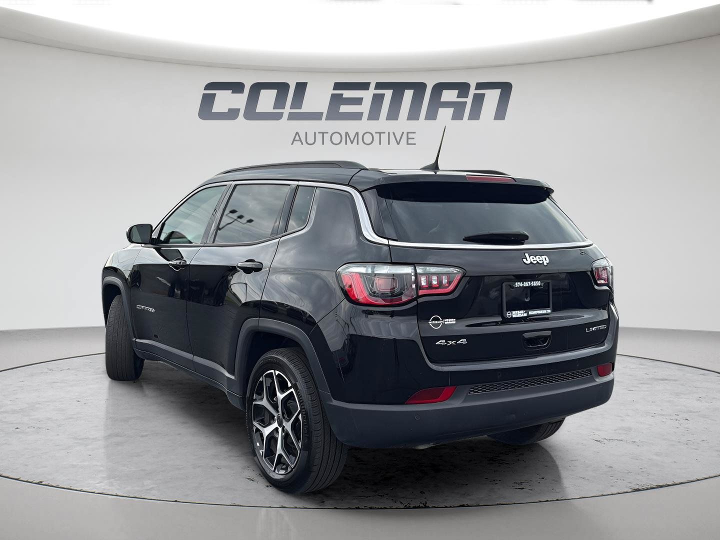 Used 2025 Jeep Compass Limited AWD/4WD image 3