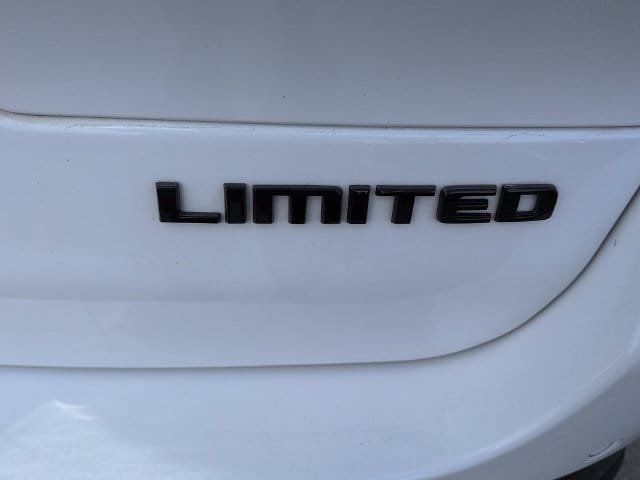 Used 2025 Jeep Grand Cherokee L Limited w/ Black Appearance Package AWD/4WD image 12