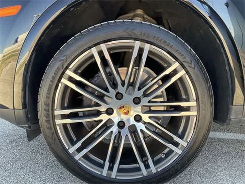 Used 2018 Porsche Cayenne Platinum Edition image 11