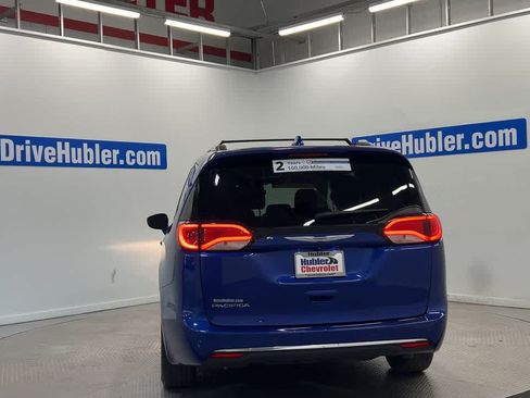 Used 2018 Chrysler Pacifica Touring-L Plus FWD image 9