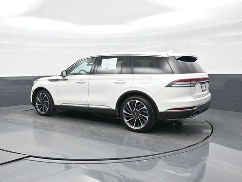 Used 2020 Lincoln Aviator Reserve w/ Equipment Group 202A image 4