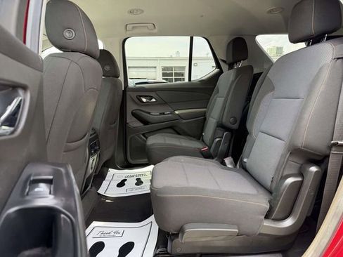 Used 2021 Chevrolet Traverse LT image 12