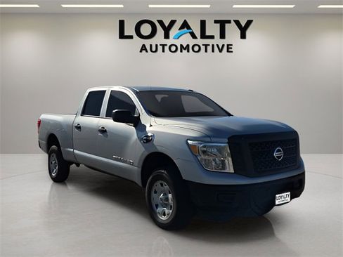 Used 2019 Nissan Titan S image 7