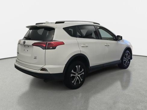 Used 2018 Toyota RAV4 LE image 5